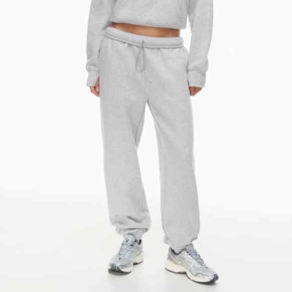 NWT Aritzia TNA Extra BF Cozy Joggers - Picture 1 of 3